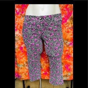TORRID FLORAL/ANIMAL PRINT CAPRIS❤️